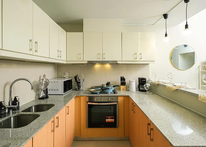 Premium 3br Uptownbgc W/ Bathtub & Balcony Apartment *