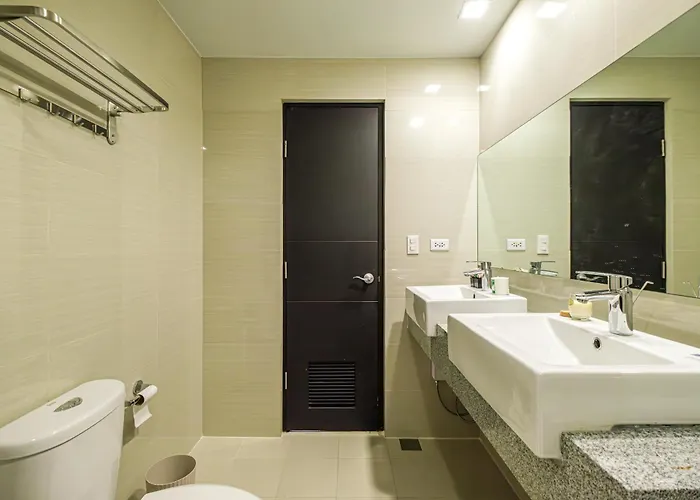 Premium 3br Uptownbgc W/ Bathtub & Balcony Apartment *